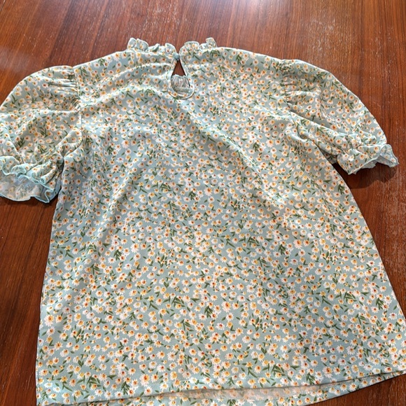 Sweet puff sleeve back bottom floral top - Picture 2 of 2
